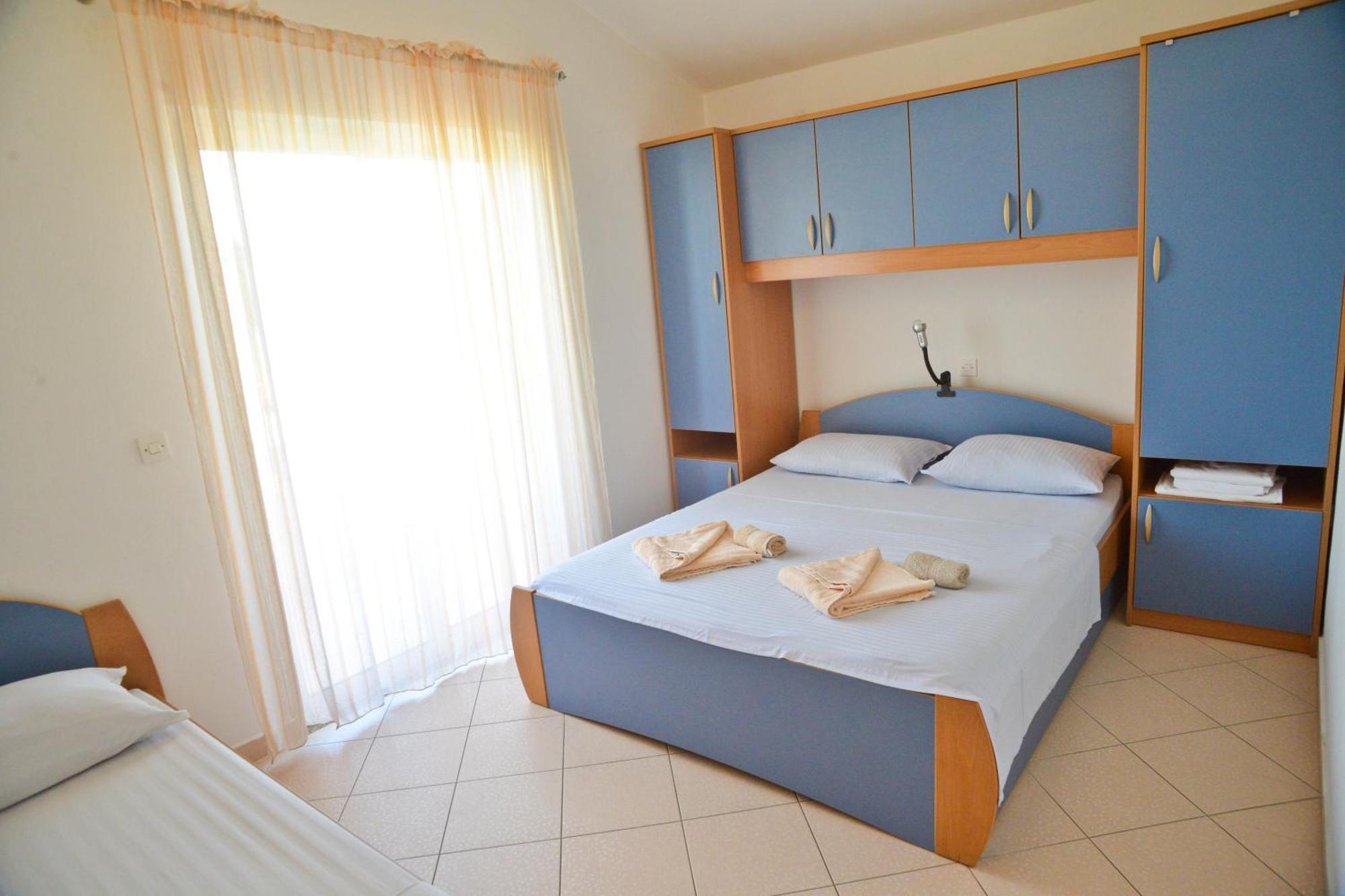 Apartments Lonic Kukljica Ruang foto