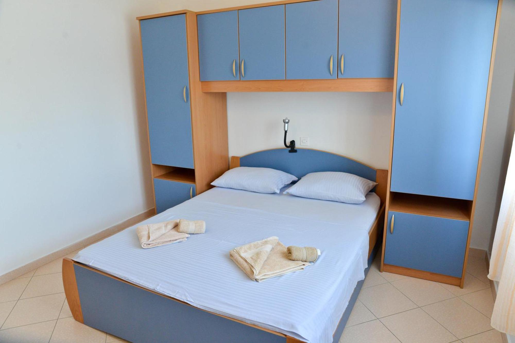 Apartments Lonic Kukljica Ruang foto
