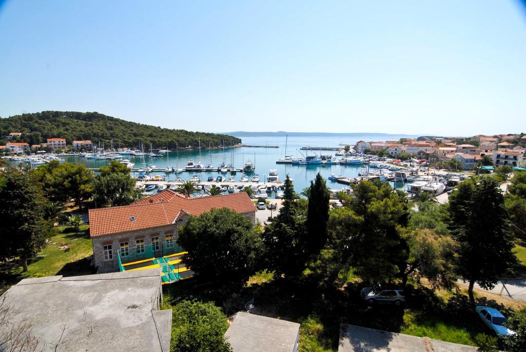 Apartments Lonic Kukljica Bagian luar foto