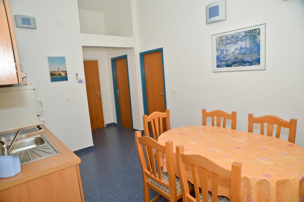Apartments Lonic Kukljica Bagian luar foto