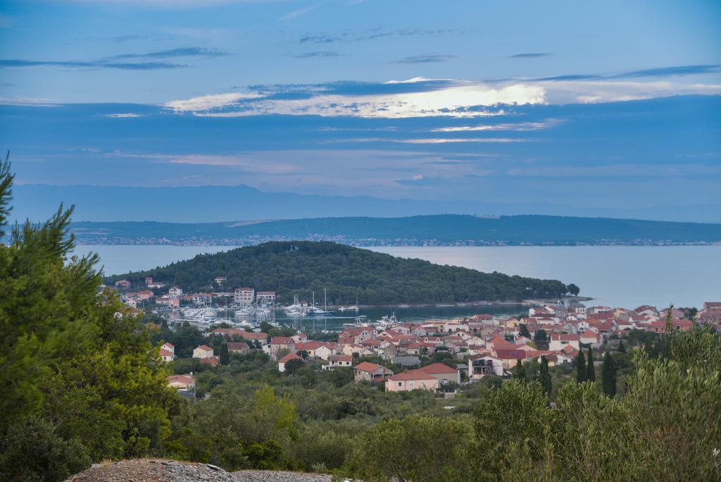 Apartments Lonic Kukljica Bagian luar foto