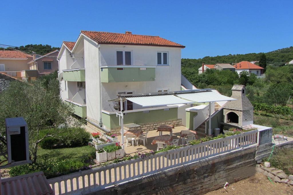 Apartments Lonic Kukljica Bagian luar foto