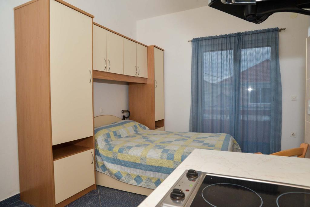 Apartments Lonic Kukljica Bagian luar foto
