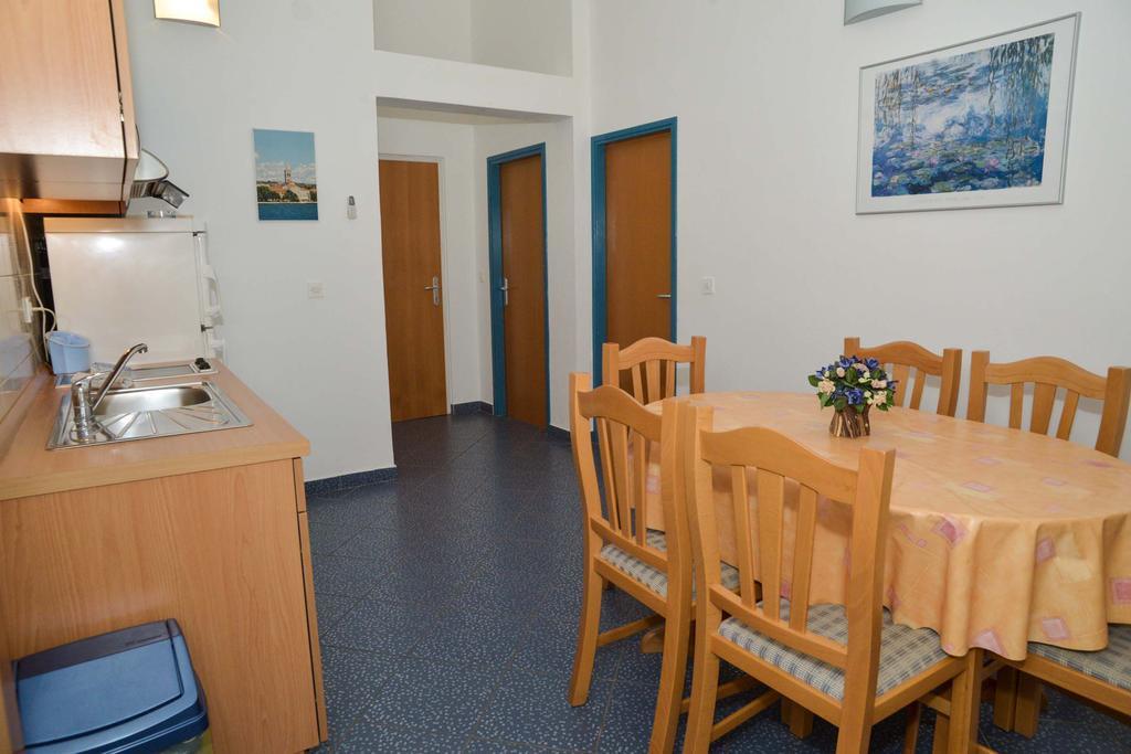 Apartments Lonic Kukljica Bagian luar foto