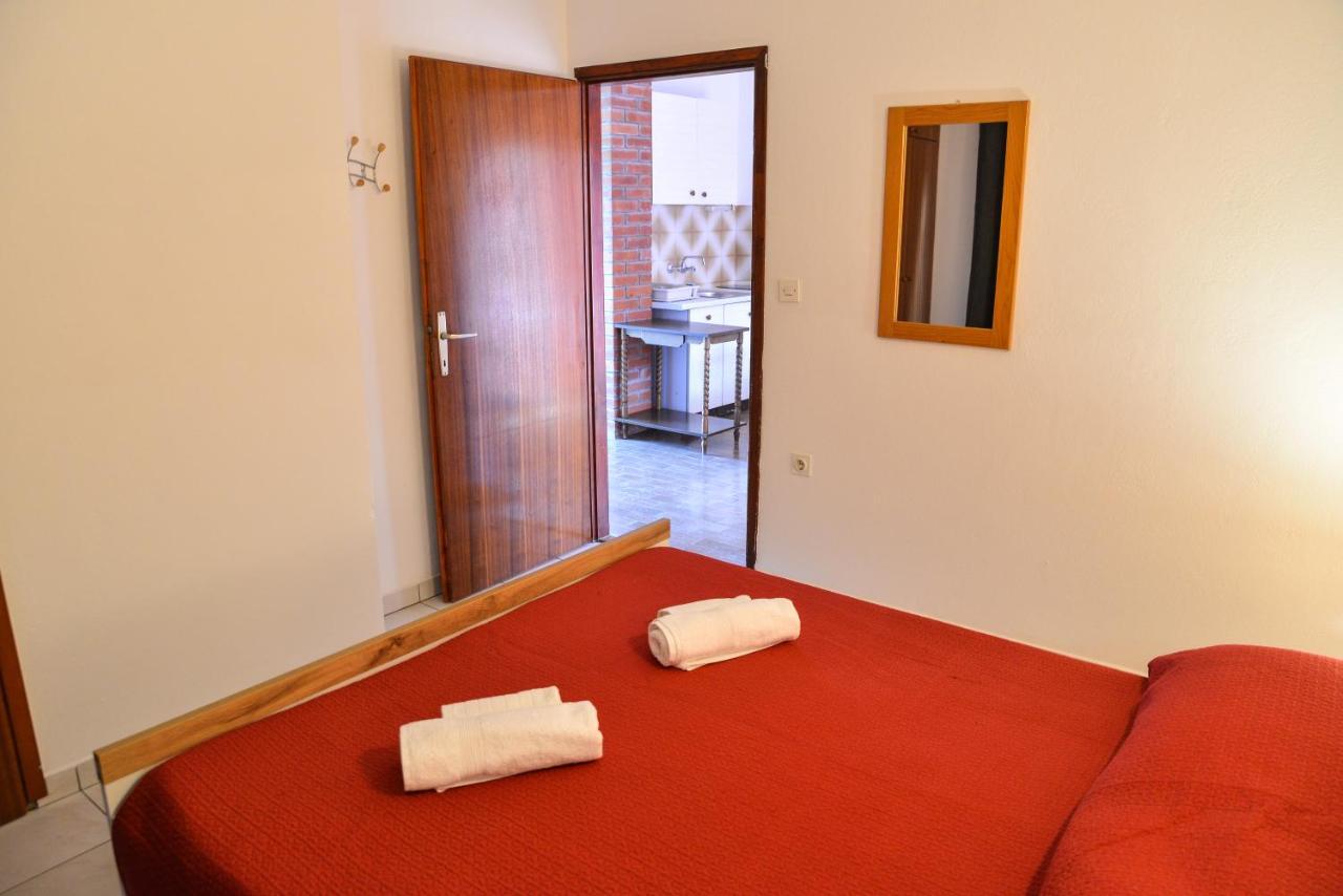 Apartments Lonic Kukljica Bagian luar foto